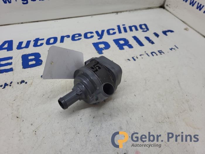 Begagnade Vattenpump Volvo V60 II (ZW) 2.0 B3 16V Mild Hybrid Pris € 75,00 Marginaltabell erbjuds av Autorec. Gebr. Prins b.v.
