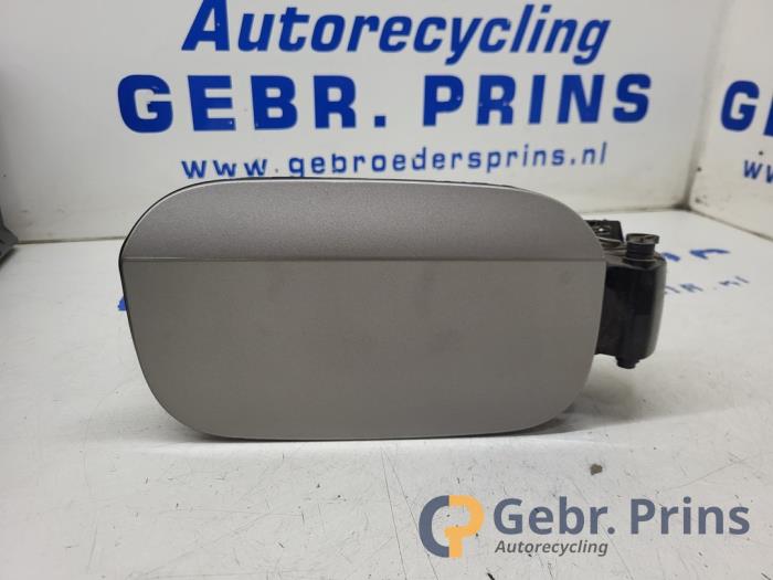 Gebrauchte Tankklappe Volvo V60 II (ZW) 2.0 B3 16V Mild Hybrid Preis € 50,00 Margenregelung angeboten von Autorec. Gebr. Prins b.v.