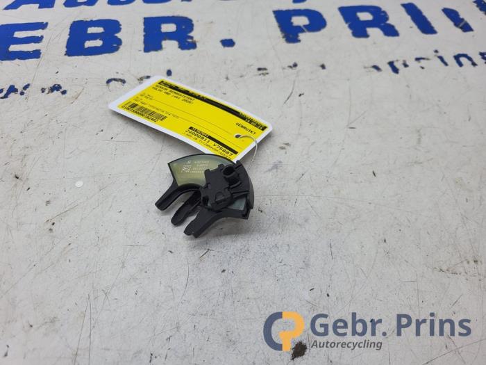 Gebrauchte Bremsassistent Sensor Volvo V60 II (ZW) 2.0 B3 16V Mild Hybrid Preis € 25,00 Margenregelung angeboten von Autorec. Gebr. Prins b.v.