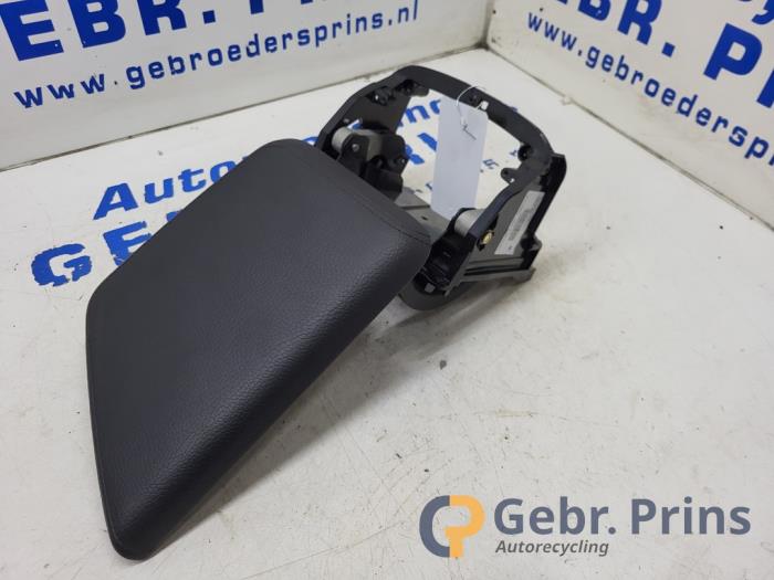 Używane Podlokietnik Volvo V60 II (ZW) 2.0 B3 16V Mild Hybrid Cena € 50,00 Procedura marży oferowane przez Autorec. Gebr. Prins b.v.