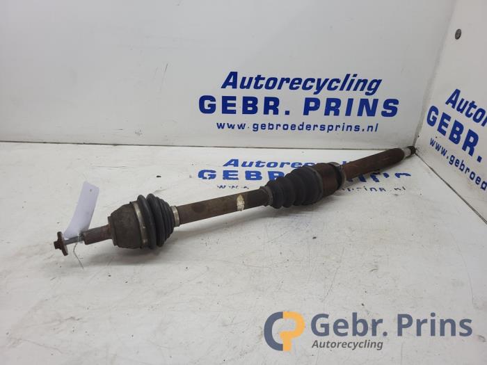 Gebrauchte Antriebswelle rechts vorne Volvo C30 (EK/MK) 1.6 D 16V Preis € 35,00 Margenregelung angeboten von Autorec. Gebr. Prins b.v.