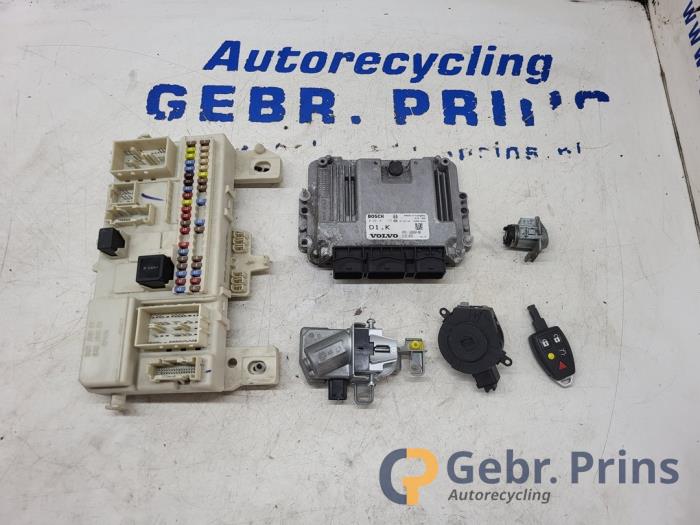 Gebrauchte Zündschloss + Steuergerät Volvo C30 (EK/MK) 1.6 D 16V Preis € 150,00 Margenregelung angeboten von Autorec. Gebr. Prins b.v.
