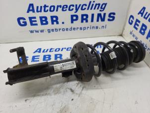 Usados Barra de amortiguador izquierda delante Opel Astra J Sports Tourer (PD8/PE8/PF8) 1.6 CDTI 16V Precio € 50,00 Norma de margen ofrecido por Autorec. Gebr. Prins b.v.