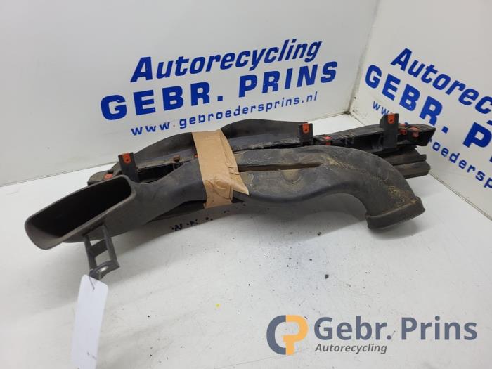 Begagnade Lufttratt Opel Astra J Sports Tourer (PD8/PE8/PF8) 1.6 CDTI 16V Pris € 30,00 Marginaltabell erbjuds av Autorec. Gebr. Prins b.v.