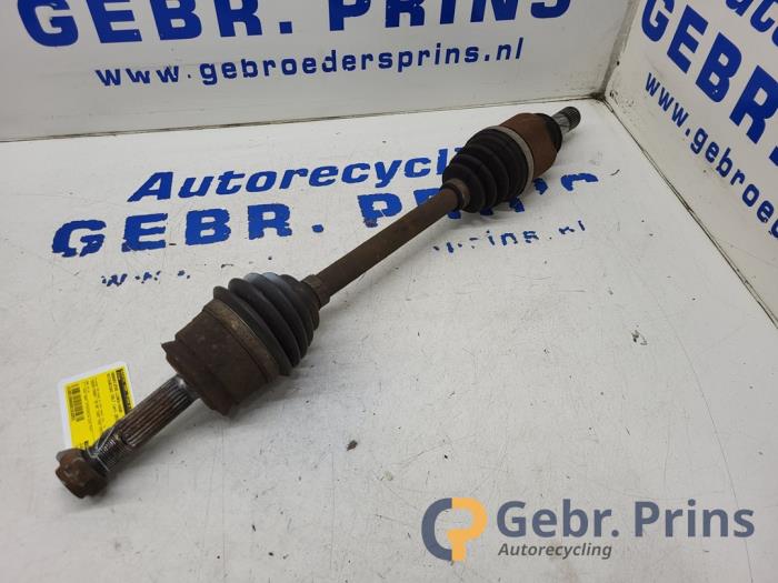 Gebrauchte Antriebswelle links vorne Mitsubishi Colt (Z2/Z3) 1.3 16V Preis € 30,00 Margenregelung angeboten von Autorec. Gebr. Prins b.v.