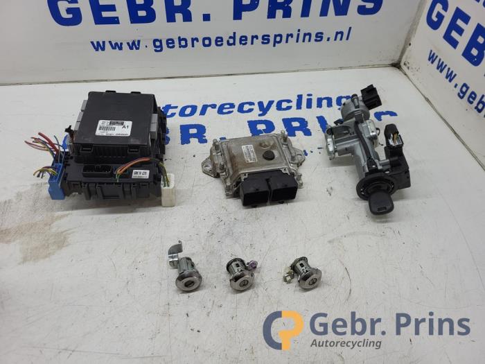 Used Ignition lock + computer Nissan Pixo (D31S) 1.0 12V Price € 125,00 Margin scheme offered by Autorec. Gebr. Prins b.v.