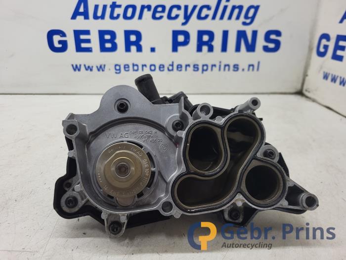 Begagnade Vattenpump Volkswagen Polo V (6R) 1.2 TSI 16V BlueMotion Technology Pris € 40,00 Marginaltabell erbjuds av Autorec. Gebr. Prins b.v.