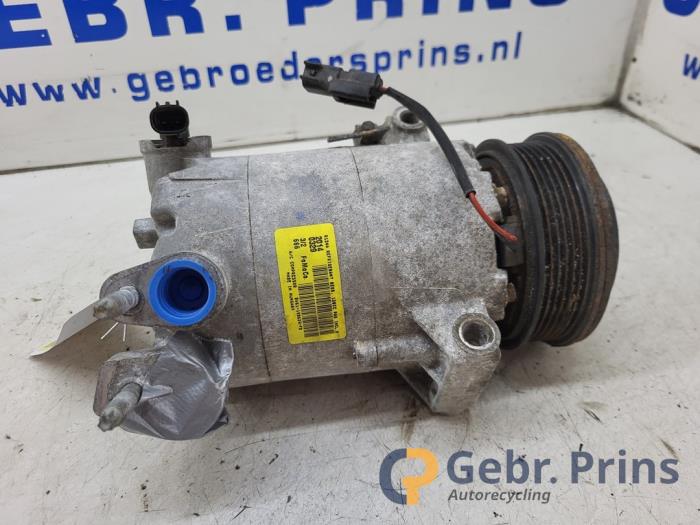 Usagé Pompe clim Ford Tourneo Connect/Grand Tourneo Connect 1.0 EcoBoost 12V Prix € 100,00 Règlement à la marge proposé par Autorec. Gebr. Prins b.v.
