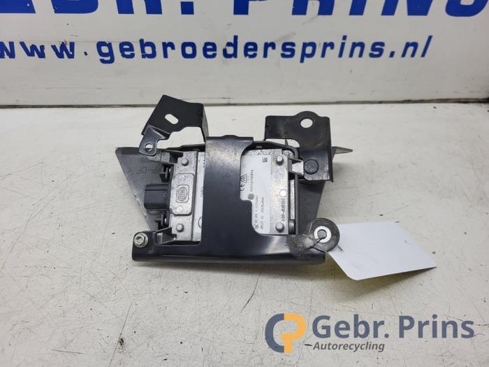 Begagnade Dödvinkelsensor Mazda 3 (BM/BN) 2.0 SkyActiv-G 16V Pris € 75,00 Marginaltabell erbjuds av Autorec. Gebr. Prins b.v.