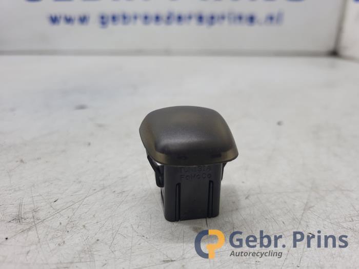 Begagnade Regnsensor Ford C-Max (DXA) 1.6 SCTi 16V Pris € 20,00 Marginaltabell erbjuds av Autorec. Gebr. Prins b.v.