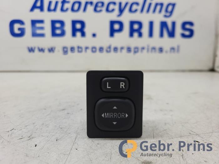 Używane Przelacznik lusterka Toyota Auris Touring Sports (E18) 1.2 T 16V Cena € 20,00 Procedura marży oferowane przez Autorec. Gebr. Prins b.v.