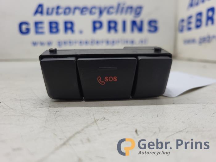 Używane Przycisk SOS Mercedes CLA Shooting Brake (117.9) 2.2 CLA-200 CDI, 200 d 16V Cena € 20,00 Procedura marży oferowane przez Autorec. Gebr. Prins b.v.