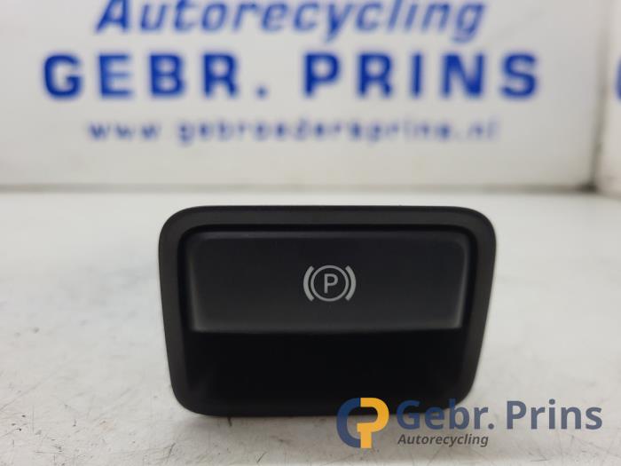 Gebrauchte Handbremse Schalter Mercedes CLA Shooting Brake (117.9) 2.2 CLA-200 CDI, 200 d 16V Preis € 15,00 Margenregelung angeboten von Autorec. Gebr. Prins b.v.