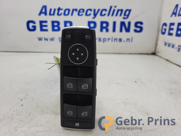 Usados Interruptor de ventanilla eléctrica Mercedes CLA Shooting Brake (117.9) 2.2 CLA-200 CDI, 200 d 16V Precio € 40,00 Norma de margen ofrecido por Autorec. Gebr. Prins b.v.
