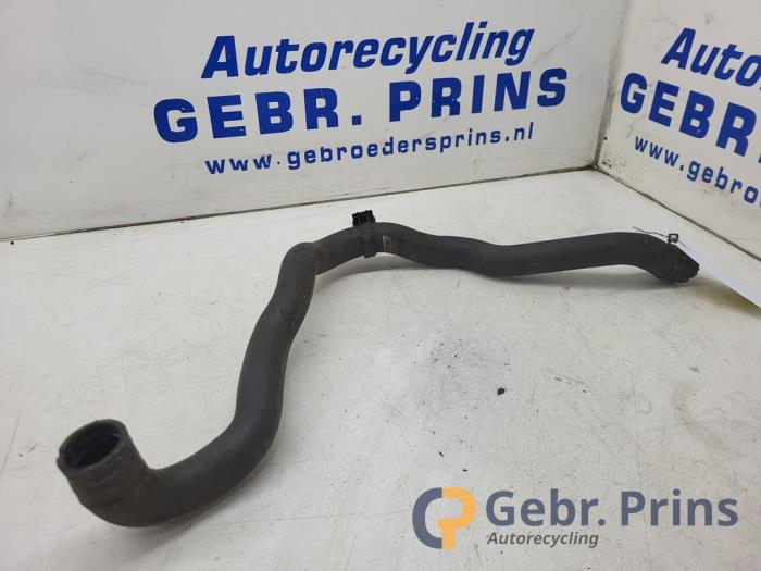 Gebrauchte Intercooler Schlauch Mercedes CLA Shooting Brake (117.9) 2.2 CLA-200 CDI, 200 d 16V Preis € 30,00 Margenregelung angeboten von Autorec. Gebr. Prins b.v.