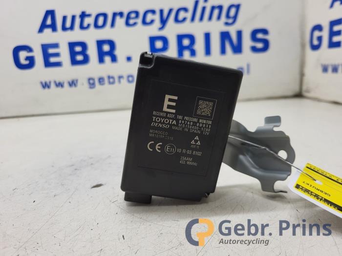 Begagnade Däcktrycksmodul Toyota Yaris III (P13) 1.5 16V Hybrid Pris € 35,00 Marginaltabell erbjuds av Autorec. Gebr. Prins b.v.