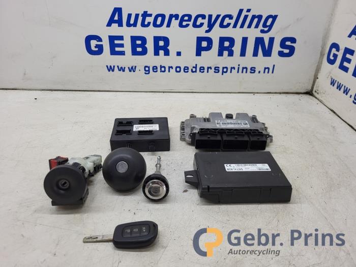 Used Ignition lock + computer Renault Twingo III (AH) 1.0 SCe 70 12V Price € 125,00 Margin scheme offered by Autorec. Gebr. Prins b.v.