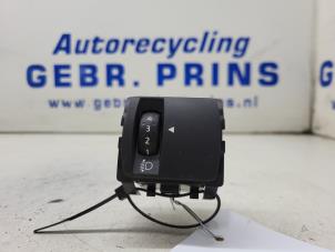 Używane Przelacznik reflektora LHV Renault Twingo III (AH) 1.0 SCe 70 12V Cena € 15,00 Procedura marży oferowane przez Autorec. Gebr. Prins b.v.