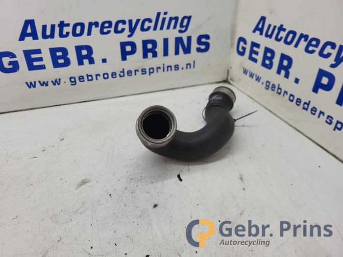 Gebrauchte Intercooler Schlauch Mercedes C (W203) 2.2 C-200 CDI 16V Preis € 20,00 Margenregelung angeboten von Autorec. Gebr. Prins b.v.