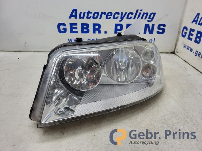 Używane Reflektor lewy Volkswagen Sharan (7M8/M9/M6) 2.8 V6 24V Cena € 25,00 Procedura marży oferowane przez Autorec. Gebr. Prins b.v.