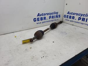 Usagé Arbre de transmission avant droit Dacia Duster (HS) 1.6 16V Prix € 50,00 Règlement à la marge proposé par Autorec. Gebr. Prins b.v.
