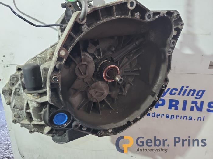 Gebrauchte Getriebe Opel Movano Combi 2.2 DTI Preis € 450,00 Margenregelung angeboten von Autorec. Gebr. Prins b.v.