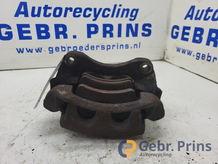 Gebrauchte Bremszange links vorne Opel Movano Combi 2.2 DTI Preis € 20,00 Margenregelung angeboten von Autorec. Gebr. Prins b.v.