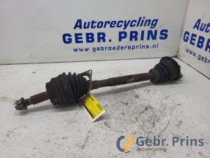 Begagnade Drivaxel, vänster fram Opel Movano Combi 2.2 DTI Pris € 40,00 Marginaltabell erbjuds av Autorec. Gebr. Prins b.v.