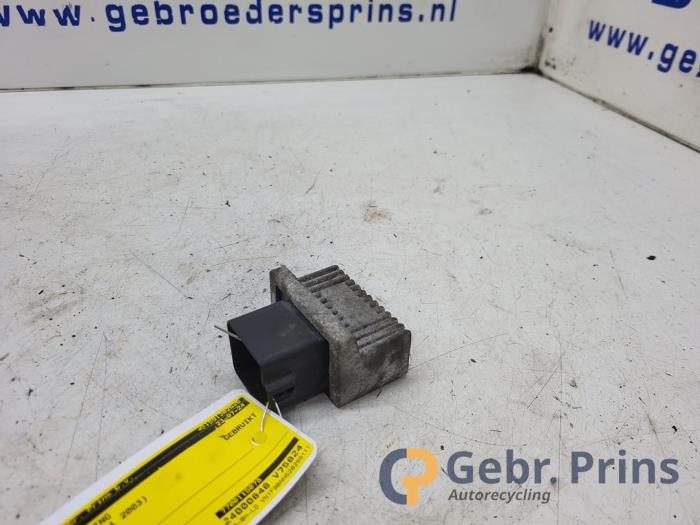 Usagé Ordinateur refroidisseur Opel Movano Combi 2.2 DTI Prix € 20,00 Règlement à la marge proposé par Autorec. Gebr. Prins b.v.