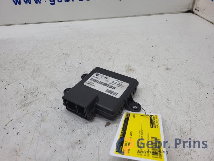 Usados Módulo PDC Opel Combo 1.3 CDTI 16V ecoFlex Precio € 20,00 Norma de margen ofrecido por Autorec. Gebr. Prins b.v.