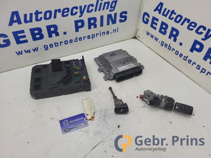 Used Ignition lock + computer Peugeot 407 SW (6E) 2.0 HDiF 16V Price € 125,00 Margin scheme offered by Autorec. Gebr. Prins b.v.