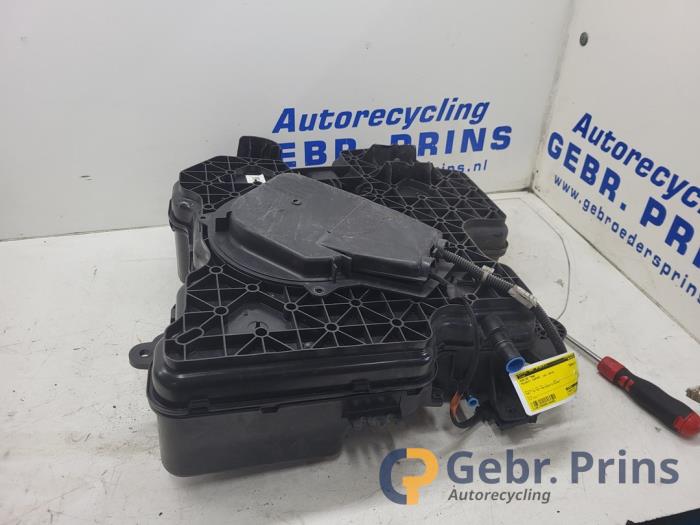 Gebrauchte Adblue Tank Peugeot Expert (V1/VA/VB/VE/VF/VT/VY) 1.5 BlueHDi 100 Preis € 484,00 Mit Mehrwertsteuer angeboten von Autorec. Gebr. Prins b.v.