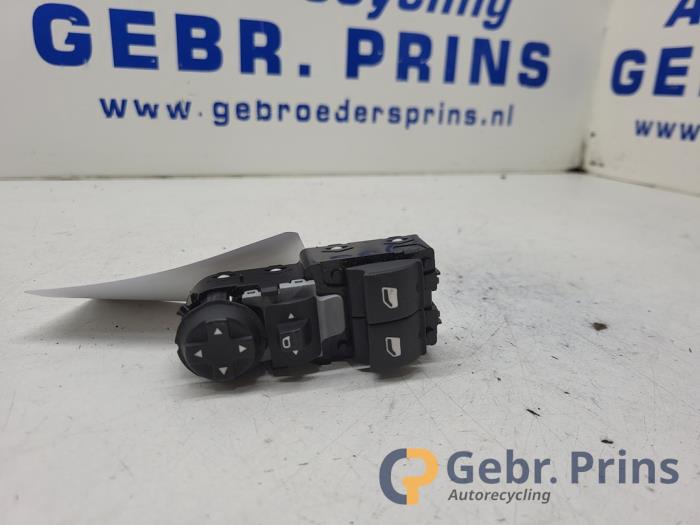 Usados Interruptor de ventanilla eléctrica Peugeot Expert (V1/VA/VB/VE/VF/VT/VY) 1.5 BlueHDi 100 Precio € 36,30 IVA incluido ofrecido por Autorec. Gebr. Prins b.v.
