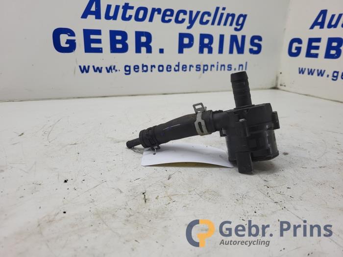 Begagnade Extra vattenpump Ford Transit Custom 2.0 TDCi 16V Eco Blue 130 Pris € 48,40 Inklusive moms erbjuds av Autorec. Gebr. Prins b.v.