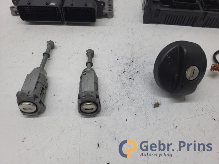 Ignition lock + computer from a Peugeot Expert (V1/VA/VB/VE/VF/VT/VY) 1.5 BlueHDi 100 2019