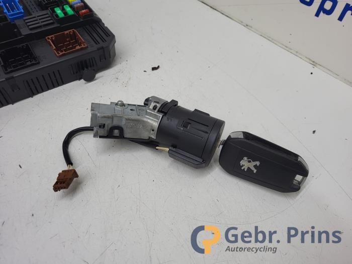 Ignition lock + computer from a Peugeot Expert (V1/VA/VB/VE/VF/VT/VY) 1.5 BlueHDi 100 2019
