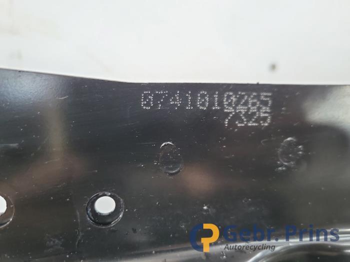 Usagé Faux châssis Opel Crossland (X) 1.2 Turbo 12V Prix € 150,00 Règlement à la marge proposé par Autorec. Gebr. Prins b.v.