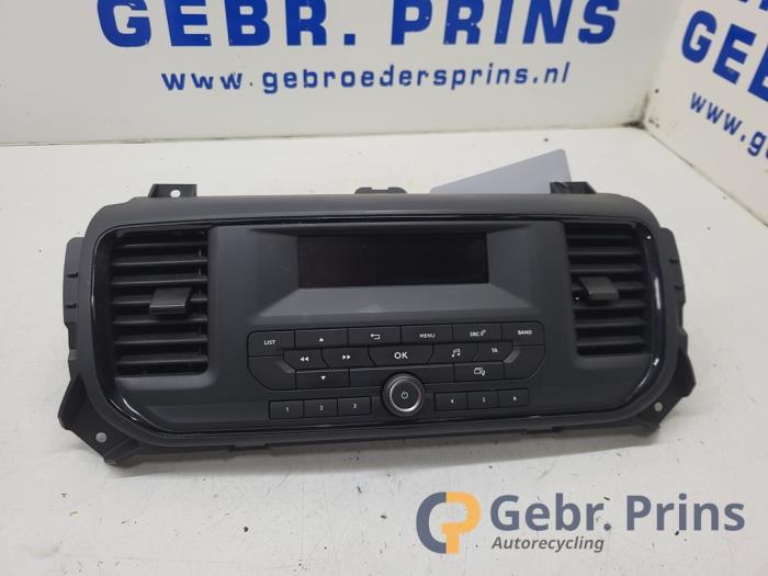 Używane Panel obslugi radia Peugeot Expert (V1/VA/VB/VE/VF/VT/VY) 1.5 BlueHDi 100 Cena € 145,20 Z VAT oferowane przez Autorec. Gebr. Prins b.v.