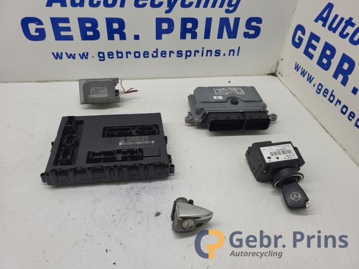 Used Ignition lock + computer Mercedes A (W169) 2.0 A-180 CDI 16V 5-Drs. Price € 175,00 Margin scheme offered by Autorec. Gebr. Prins b.v.