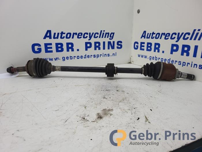 Gebrauchte Antriebswelle rechts vorne Toyota Yaris III (P13) 1.4 D-4D-F Preis € 50,00 Margenregelung angeboten von Autorec. Gebr. Prins b.v.