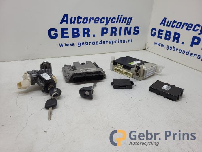 Used Ignition lock + computer Toyota Yaris III (P13) 1.4 D-4D-F Price € 150,00 Margin scheme offered by Autorec. Gebr. Prins b.v.