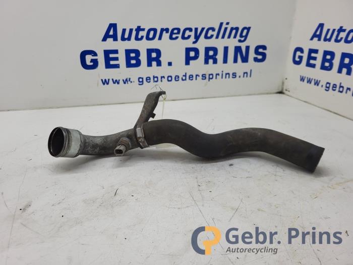 Gebrauchte Intercooler Schlauch Toyota Yaris III (P13) 1.4 D-4D-F Preis € 25,00 Margenregelung angeboten von Autorec. Gebr. Prins b.v.