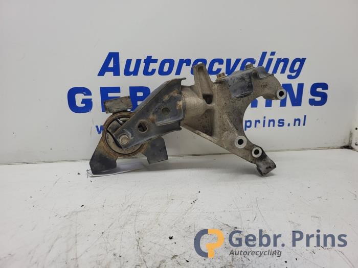 Usagé Support moteur Suzuki New Ignis (MH) 1.3 16V Prix € 20,00 Règlement à la marge proposé par Autorec. Gebr. Prins b.v.