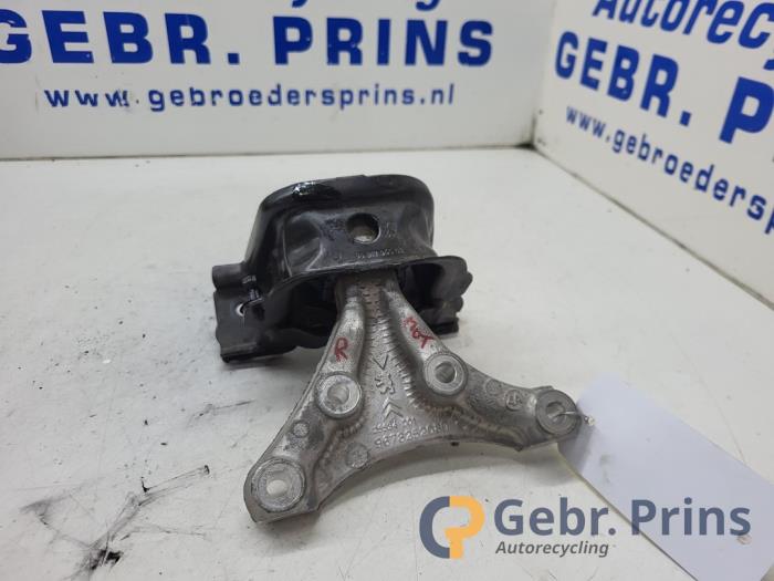 Usagé Support moteur Opel Crossland (X) 1.2 Turbo 12V Prix € 30,00 Règlement à la marge proposé par Autorec. Gebr. Prins b.v.