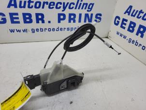 Begagnade Dörrlåsmekanism, 4-dörrars, höger fram Opel Crossland (X) 1.2 Turbo 12V Pris € 40,00 Marginaltabell erbjuds av Autorec. Gebr. Prins b.v.