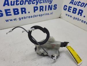 Begagnade Dörrmekanism, 4-dörrars, höger bak Opel Crossland (X) 1.2 Turbo 12V Pris € 40,00 Marginaltabell erbjuds av Autorec. Gebr. Prins b.v.
