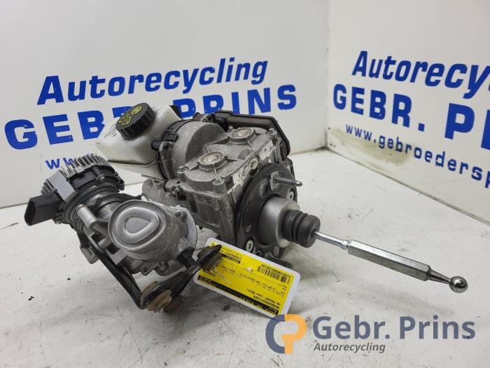 Usagé Assistant de freinage Volkswagen Passat Variant (3G5) 1.4 GTE 16V Prix € 125,00 Règlement à la marge proposé par Autorec. Gebr. Prins b.v.