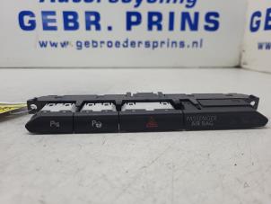 Begagnade Nödbelysningsbrytare Volkswagen Passat Variant (3G5) 1.4 GTE 16V Pris € 20,00 Marginaltabell erbjuds av Autorec. Gebr. Prins b.v.