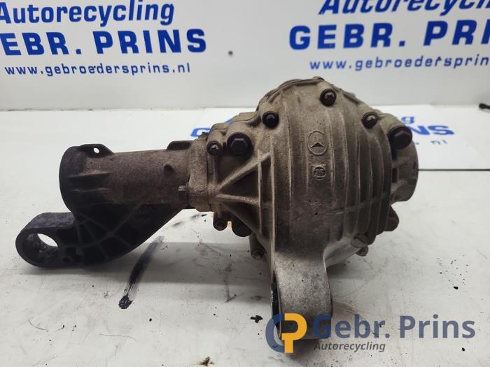 Gebrauchte Differential vorne Mercedes ML II (164/4JG) 4.0 ML-420 CDI 4-Matic V8 32V Preis € 250,00 Margenregelung angeboten von Autorec. Gebr. Prins b.v.