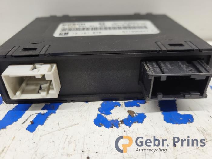 Begagnade PDC-modul Opel Zafira (M75) 2.2 16V Direct Ecotec Pris € 25,00 Marginaltabell erbjuds av Autorec. Gebr. Prins b.v.